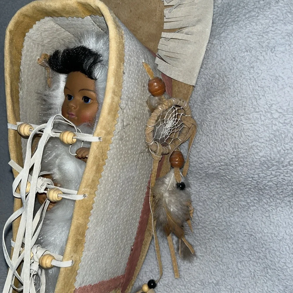 Vintage Papoose Indian Doll Leather Dream Catcher Eskimo Native In Cradle